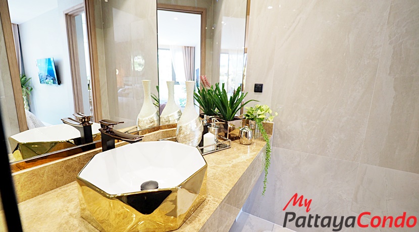Copacabana Beach Jomtien Condo For Sale - COPAC05