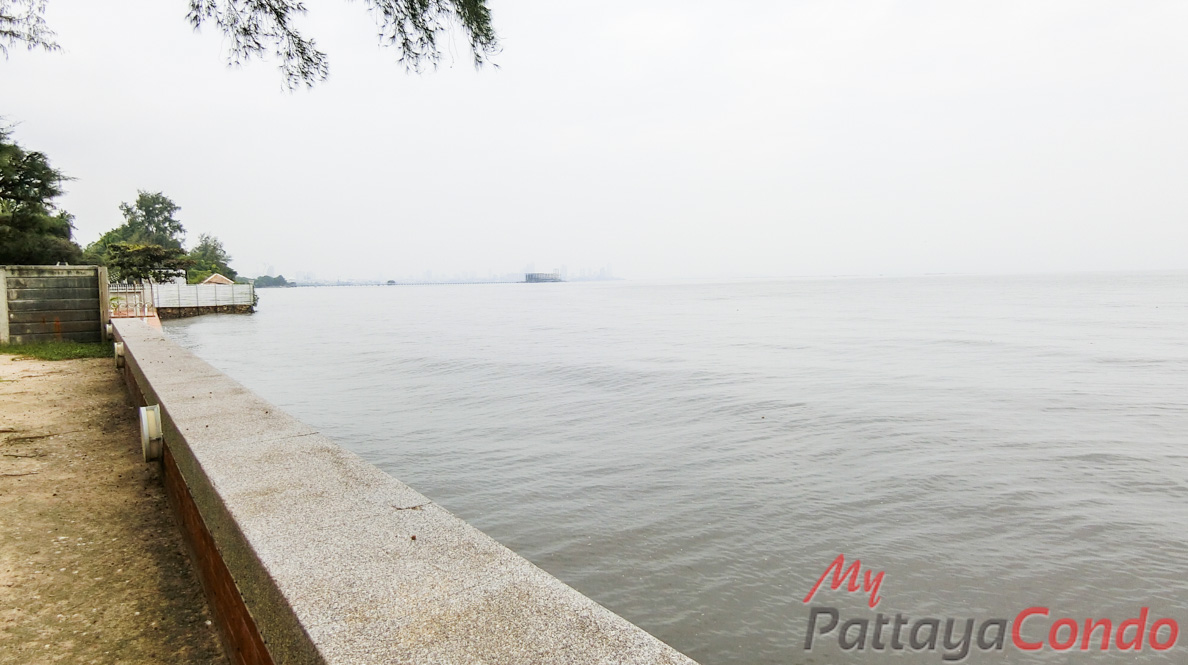 Sandbox Beachfront Villa East Pattaya Townhouse For Sale - HESB01