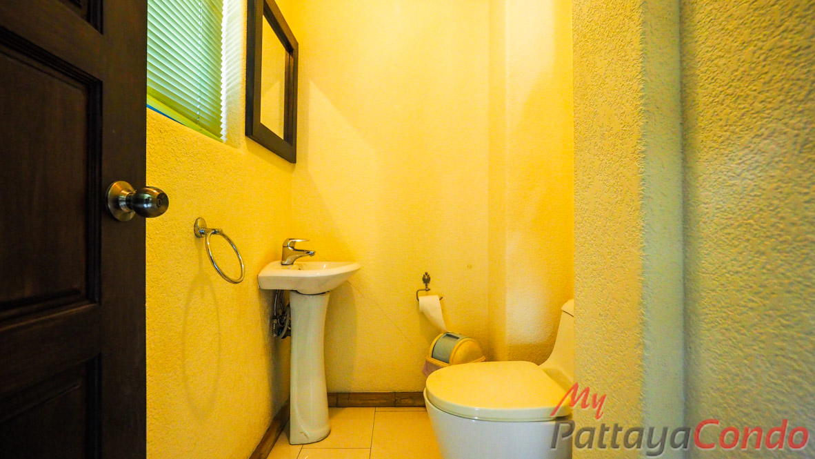 Santa Maria East Pattaya Townhouse For Sale - HESM03-14