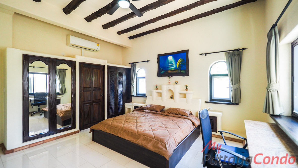 Santa Maria East Pattaya Townhouse For Sale - HESM03-17