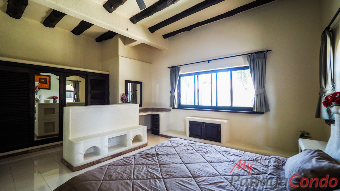 Santa Maria East Pattaya Townhouse For Sale - HESM03