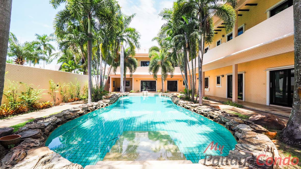 Santa Maria East Pattaya Townhouse For Sale - HESM03-3