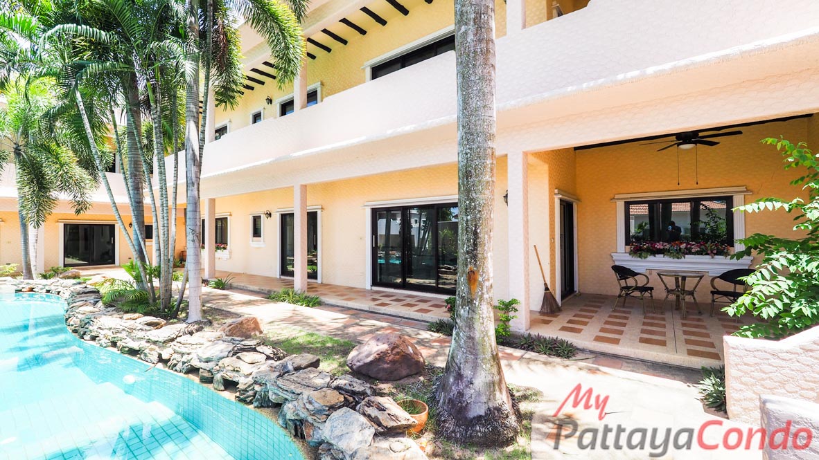 Santa Maria East Pattaya Townhouse For Sale - HESM03