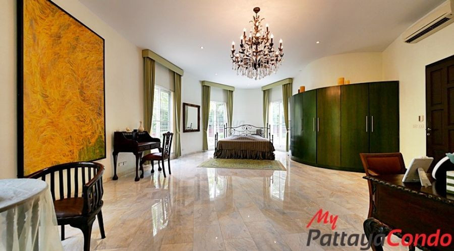 Thaily Wood Village East Pattaya Pool Villa For Sale - HETW01