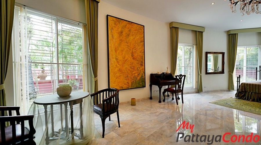 Thaily Wood Village East Pattaya Pool Villa For Sale - HETW01