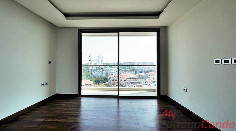 The Peak Towers Pattaya Condo For Sale - PEAKT45