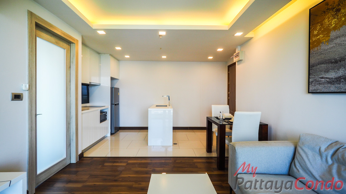 The Peak Towers Pattaya Condo For Sale - PEAKT50