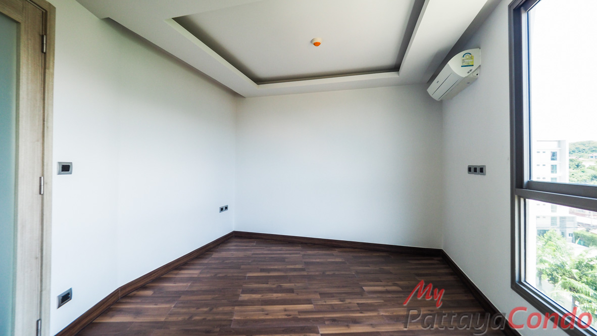 The Peak Towers Pattaya Condo For Sale - PEAKT62