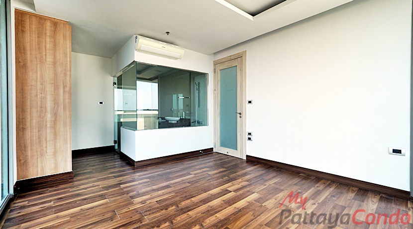 The Peak Towers Pattaya Condo For Sale - PEAKT47