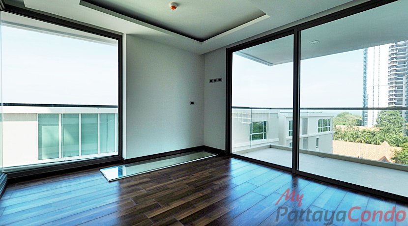 The Peak Towers Pattaya Condo For Sale - PEAKT47