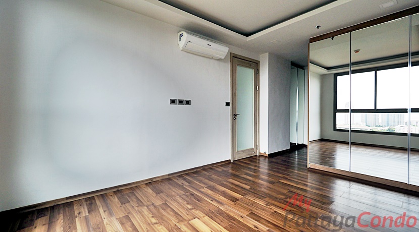 The Peak Towers Pattaya Condo For Sale - PEAKT43