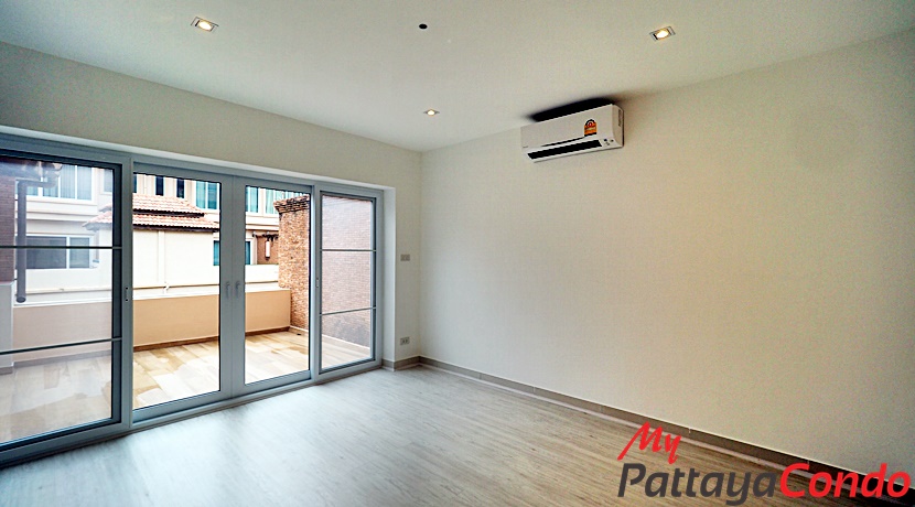 Beverly Hills Village Pattaya Townhouse For Sale - HP0003