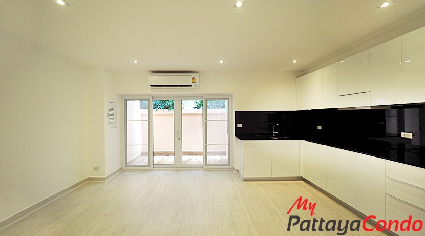 Beverly Hills Village Pattaya Townhouse For Sale - HP0003