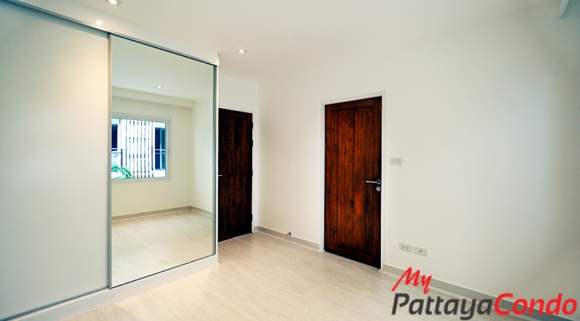 Beverly Hills Village Pattaya Townhouse For Sale - HP0003