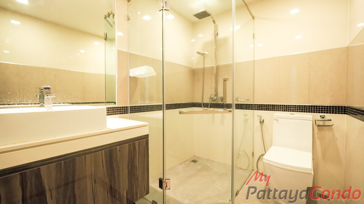Wong Amat Tower Pattaya Condo For Sale - WT27
