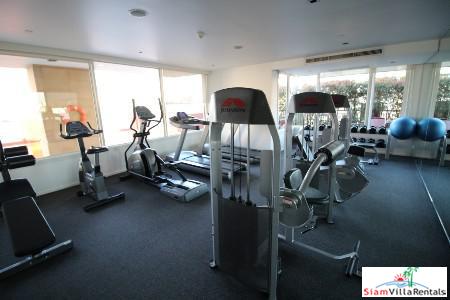 Manhattan Chit Lom | Spacious Living & City Views from this Two Bedroom Condo for Rent in Ratchathewii
