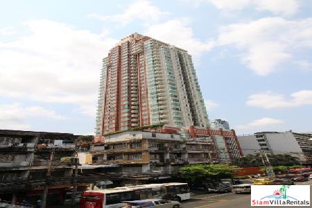Manhattan Chit Lom | Spacious Living & City Views from this Two Bedroom Condo for Rent in Ratchathewii