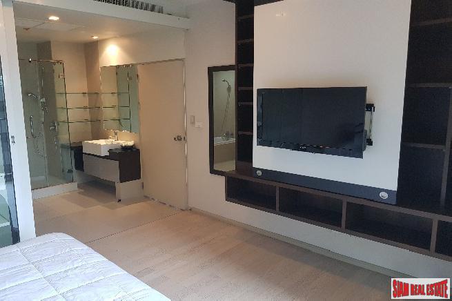 Noble Solo Condo | Sunny Two Bedroom Condo with Pool Views on Sukhumvit 55