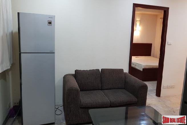 Saranjai Mansion | Large One Bedroom with Balcony and Pool View for Rent on Sukhumvit 6, Bangkok
