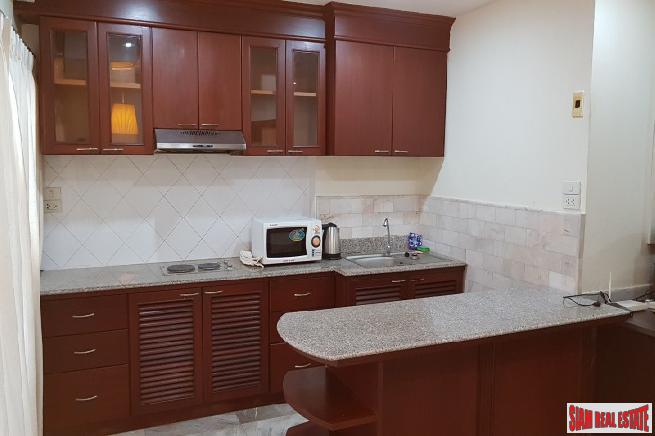 Saranjai Mansion | Large One Bedroom with Balcony and Pool View for Rent on Sukhumvit 6, Bangkok