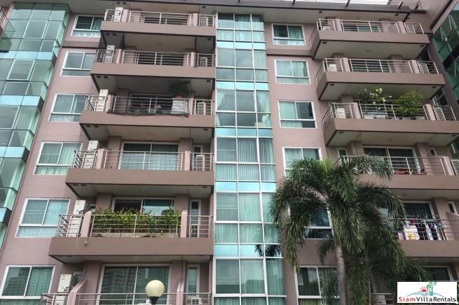 Serene Place | Two Bedroom Asoke Condo For Rent Near Shopping and Benchasiri Park