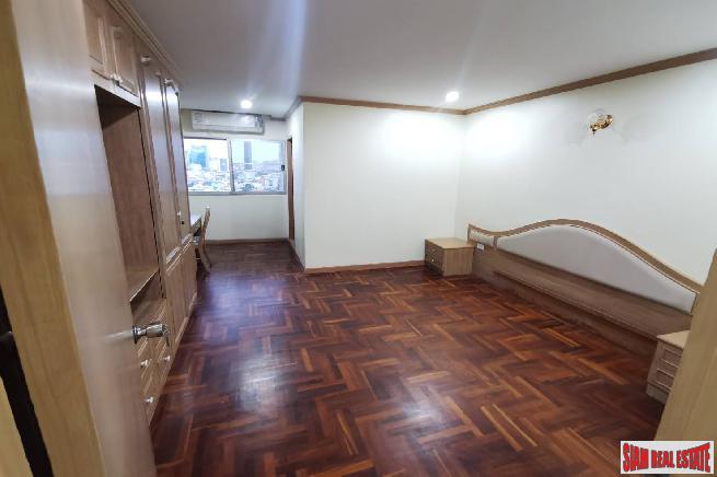 Regent on the Park 3 | Expansive City Views from This Three Bedroom Condo in Phrom Phong