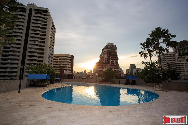 Regent on the Park 3 | Expansive City Views from This Three Bedroom Condo in Phrom Phong