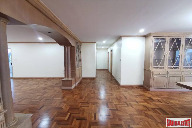 Regent on the Park 3 | Expansive City Views from This Three Bedroom Condo in Phrom Phong
