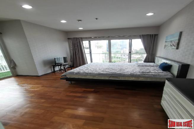 Athenee Residence | Spectacular City Views from this Three Bedroom Corner Condo in Phloen Chit