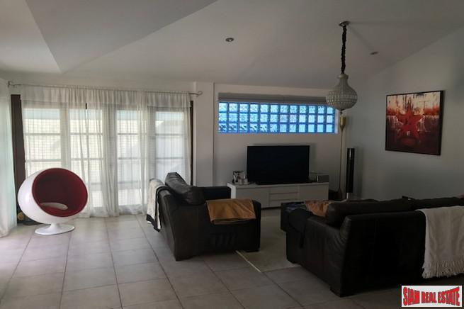 Loch Palm Cove | Large Courtyard Design Three Bedroom Pool Villa for Rent-15