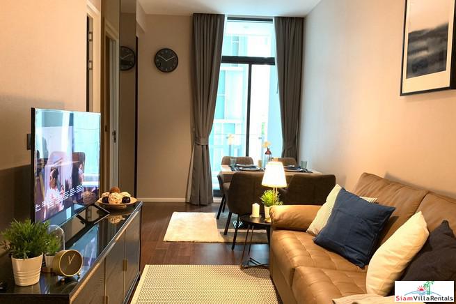 Diplomat 39 | Classic One Bedroom Condo with Pool View just a One Minute Walk from BTS Phrom Phong