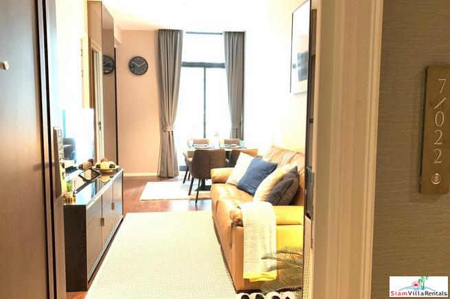 Diplomat 39 | Classic One Bedroom Condo with Pool View just a One Minute Walk from BTS Phrom Phong