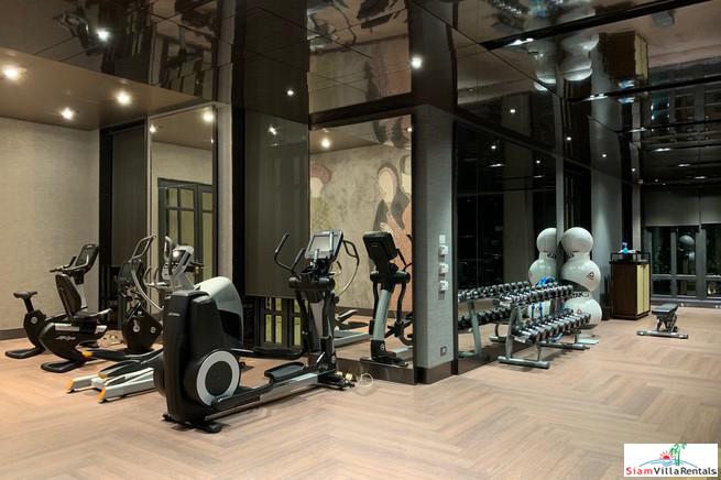 Diplomat 39 | Classic One Bedroom Condo with Pool View just a One Minute Walk from BTS Phrom Phong