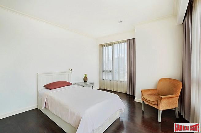 Condo One X Sukhumvit 26 | Bright and Spacious One Bedroom Close to BTS Phrom Phong