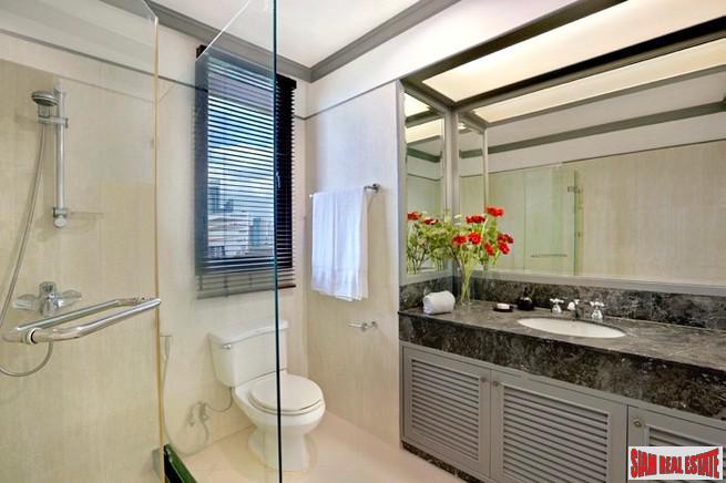 Condo One X Sukhumvit 26 | Bright and Spacious One Bedroom Close to BTS Phrom Phong