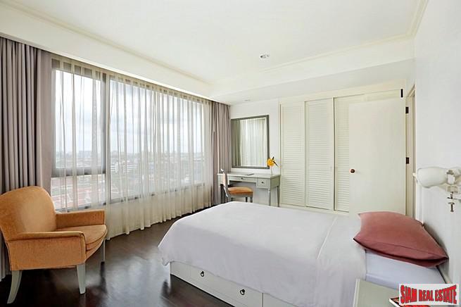 Condo One X Sukhumvit 26 | Bright and Spacious One Bedroom Close to BTS Phrom Phong
