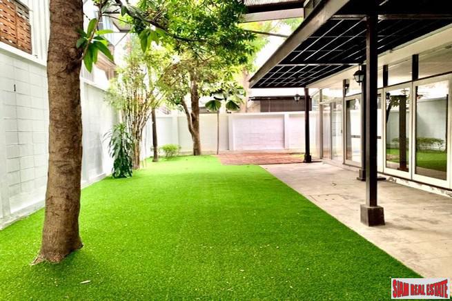 Three Bedroom Stand Alone House for Rent Five Minutes from BTS Thong Lo - Pet Friendly & Large Garden!
