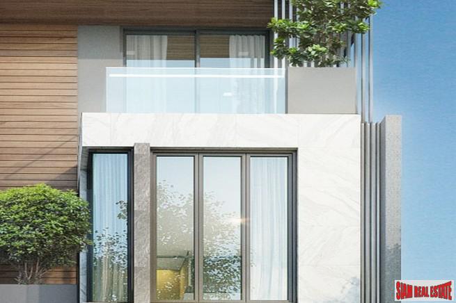 Secure Estate of Luxury Town Homes in Construction at Sukumvit 101, Phunnawithee