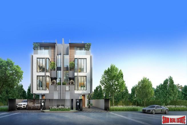 Secure Estate of Luxury Town Homes in Construction at Sukumvit 101, Phunnawithee