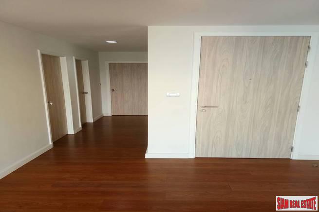 Centric Scene Aree 2 | New High Quality Three Bedroom Contemporary Condo for Rent in Ari Low-rise