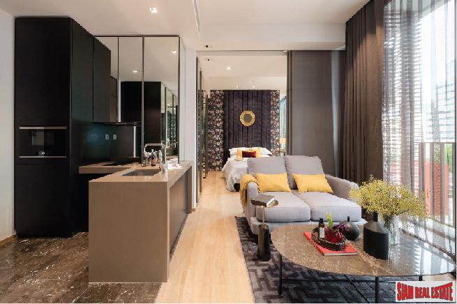 Newly Completed Ultra Luxury High-Rise Condo at Chidlom in the Pathumwan Area -Discount and Rental Guarantee 5% for 2 Years! 2 Bed Units