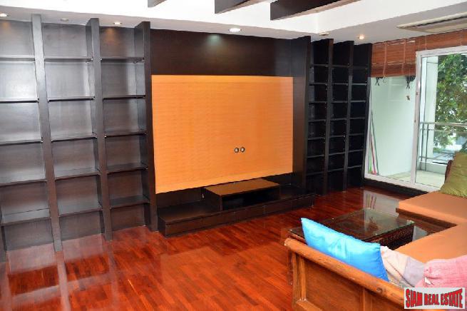 Supreme Elegance | Beautiful 2 Bed Condo with Big Balcony for Sale in Low-Rise Boutique Building at Nanglinchi Road, Sathorn