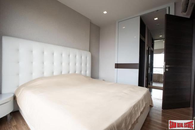 Ivy Ampio | Contemporary One Bedroom Ratchadaphisek Condo for Sale with Unblocked City Views