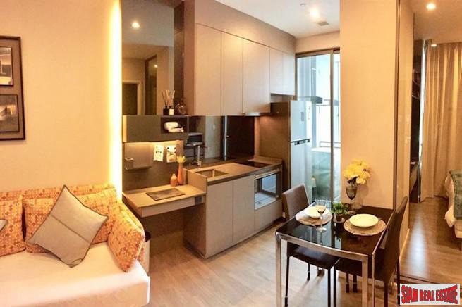 The Room Sukhumvit 69 | One Bedroom Condo for Sale with Pool Views and 100 m. to BTS Thong Lo