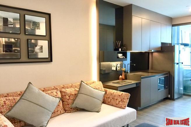 The Room Sukhumvit 69 | One Bedroom Condo for Sale with Pool Views and 100 m. to BTS Thong Lo