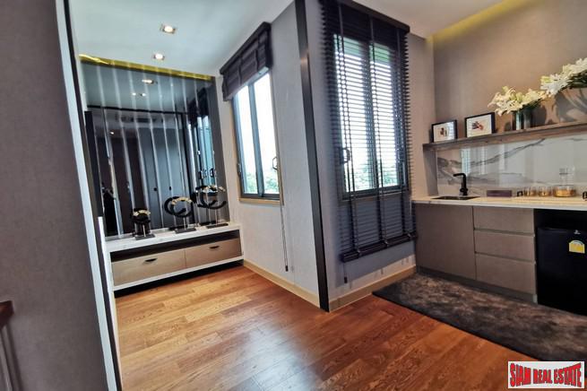 Luxury 5 Bed Show House for Sale in Exclusive Estate with Clubhouse at Bangchak Sukhumvit, close to BTS Phunnawithee
