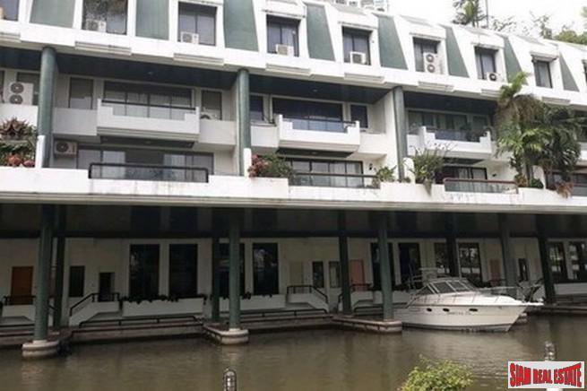 Master View Executive Place