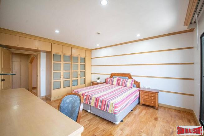 Sachayan Mansion | Extra Large Two Bedroom Apartment for Rent in Thong Lo + Pet Friendly