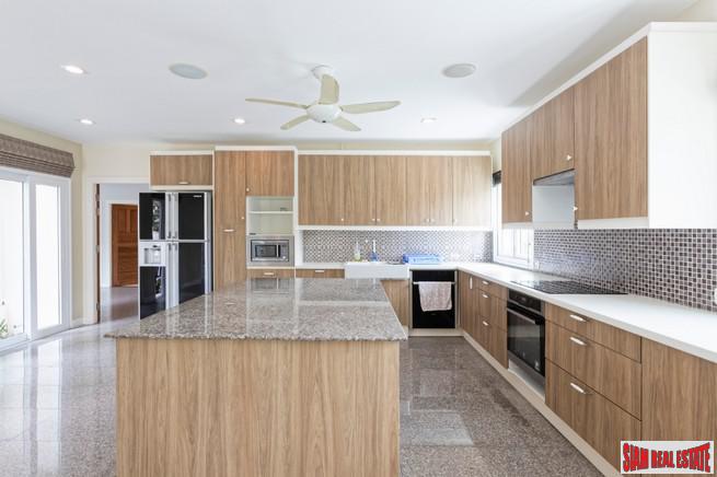 Laguna Homes | Spacious Four Bedroom Family Pool Villa on the Lake