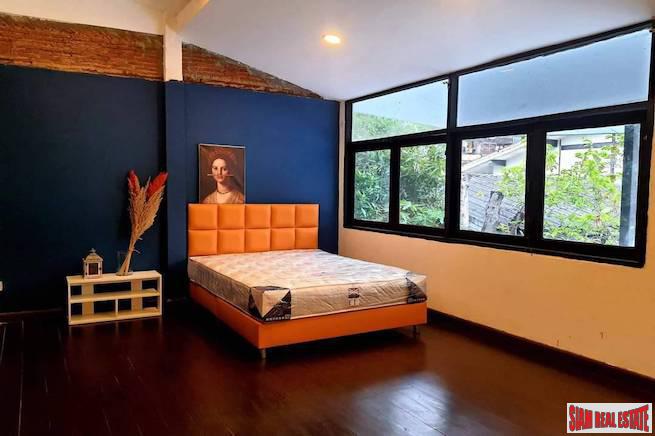Charming Two Bedroom, Two Storey House for Rent Near BTS Chit Lom | Pet Friendly!